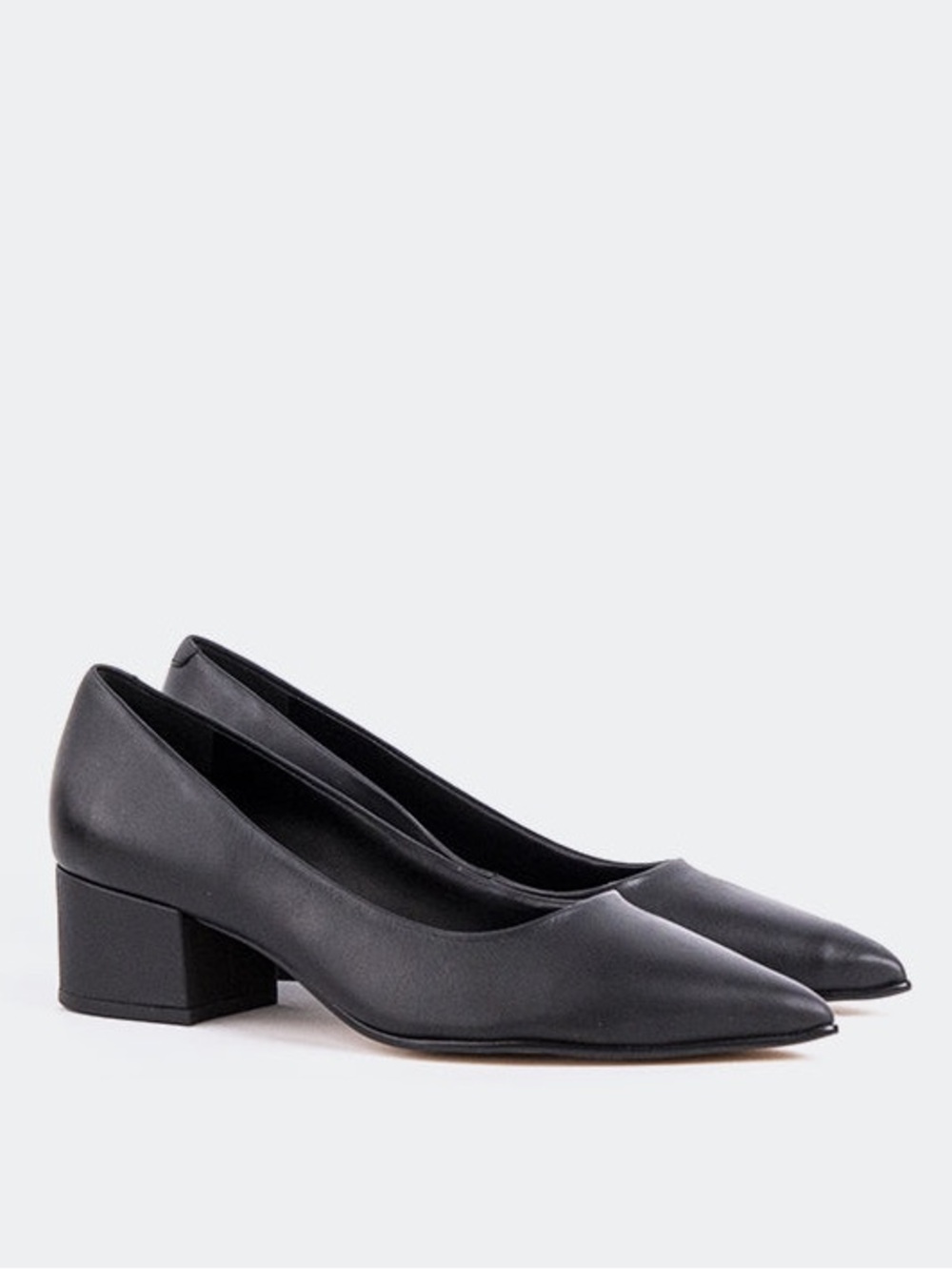 L’Intervalle Sophie black leather pumps size 8